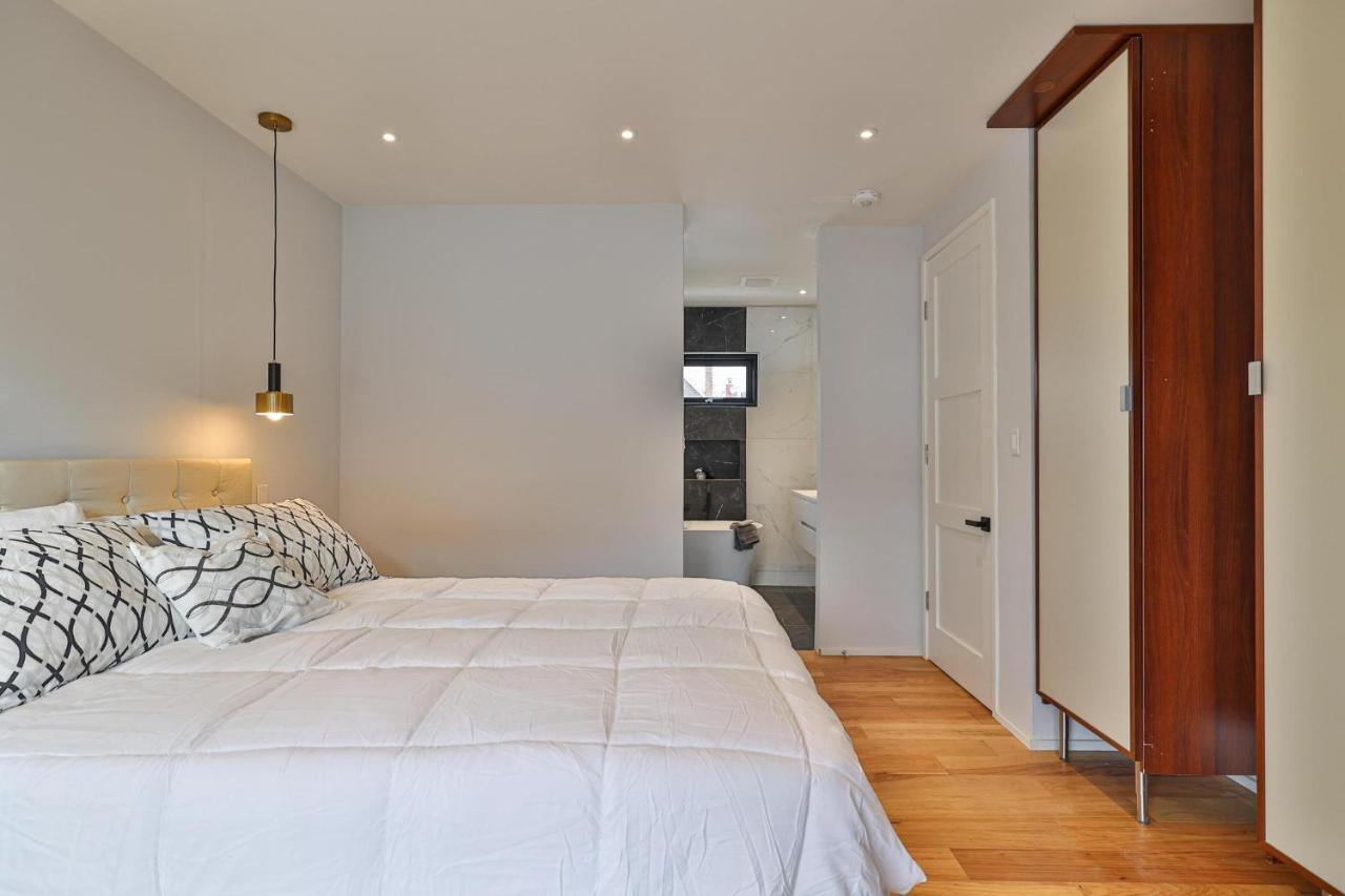 New Modern 1400 Sq Ft Coach House Near Everything Toronto Exterior foto