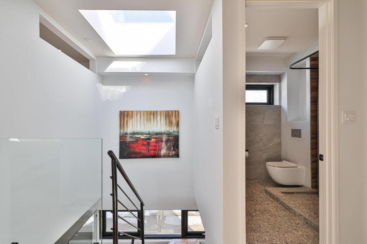 New Modern 1400 Sq Ft Coach House Near Everything Toronto Exterior foto